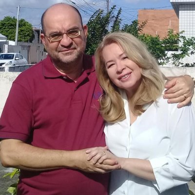 Todos os dias (Santos, Feriados, Sábados e Domingos), VC tem aqui um encontro com a informação. O casal Giovanni Meireles/Beth Menezes está no ar qualquer hora.