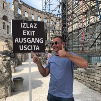 fwardens's profile picture. Immer auf der Suche nach WLAN, Strom, Wort-Jongleuren, Volleyballverrückten oder einem anderen #Tatort .. IT-verwurzelter Trash-TV-Jünger oder halt @fwardens