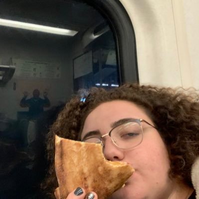 dxniellevita's profile picture. (she/hers)