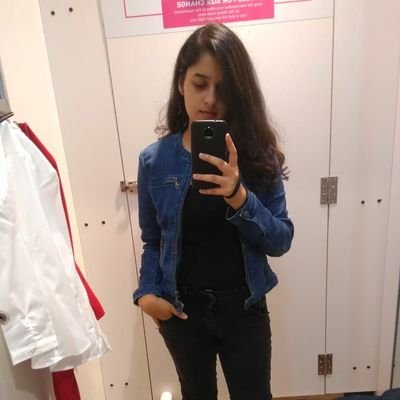 ria_shukla's profile picture. 