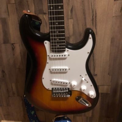 Mskの楽器垢 Don T Say Lazy 少しギター弾いてみた エレキギター2日目 アコギ歴一年 ギター弾いてみた ギタリストと繋がりたい