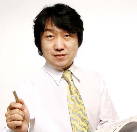 저는 지리과목을 강의하는 강사입니다. 메가스터디, EBS, 강남구청 등에서 인터넷강사를 했으며 현재는 위너스터디에서 온,오프라인 강의를 하고 있고 사회인야구단 '에듀스타즈' 구단주를 맡고 있습니다
