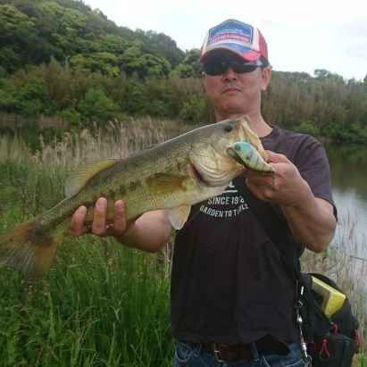 kuri_tetsu_bb's profile picture. 琵琶湖での #バス釣り を夢見る関東おっさんバサーです！
🏀#バスケ🏀
🍺お酒🍺
🍖バーベキュー🍖
#エアブラシ
#ルアーリペイント
無言フォローご容赦ください🙇
気軽にフォローお願いします！