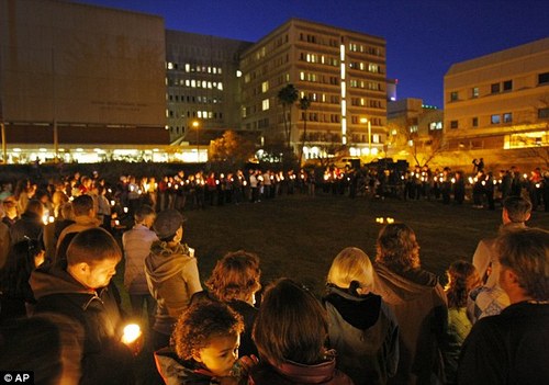 StrongerAZ's profile picture. Republicans and Democrats standing shoulder to shoulder in #Tucson #Arizona, to promote a more civil discussion. #tcot #tlot #news #giffords