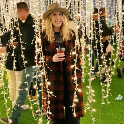 Communications & Brand Experience Manager 💻, music enthusiast 🎶, queer & proud 🌈, lover of a good wide brim hat.