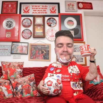 Huge Liverpool fan lol YNWA ⭐️⭐️⭐️⭐️⭐️⭐️ 6 TIMES. I always go the game