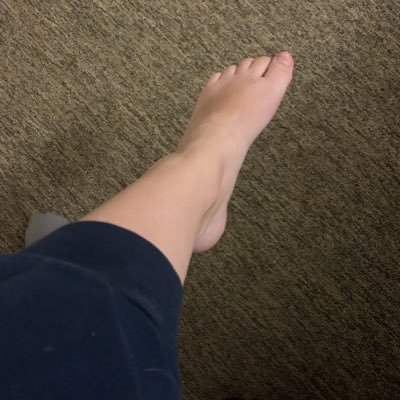 new to this, dm me for some feet pictures❤️💋