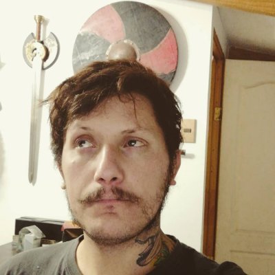 Maurikingo's profile picture. No se porqué alguien cuerdo querría perder una palabra conmigo.