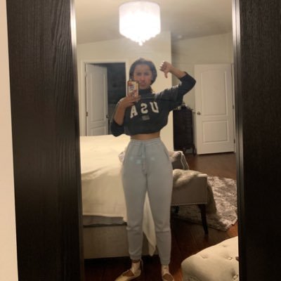 brynleeafterda1's profile picture. Brynlee, but after dark. People from real life started finding my real twitter so I have this one.