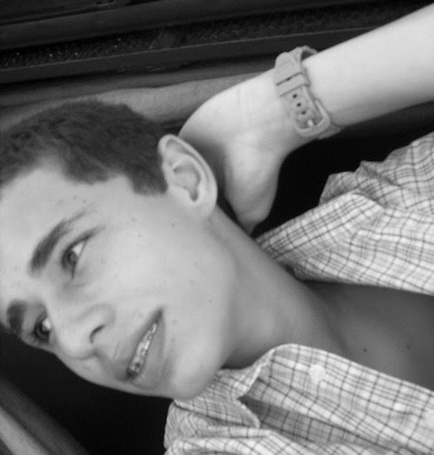 Sou Rafael Alves,tenho 14 anos,adoro jogar volei,sou animado,vivo sorrindo,sou feliz do jeito que sou não importa a opnião dos outros.Welcome ( ;