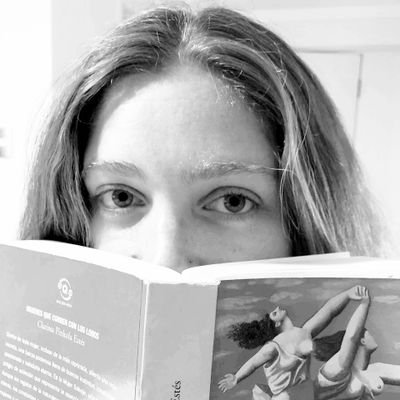 Adicta a los libros, al baile y a ser mujer.
