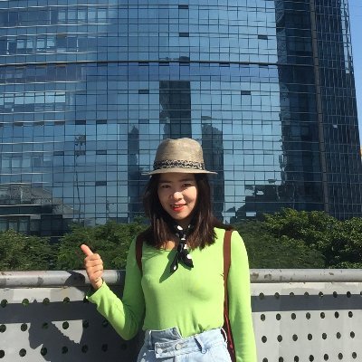 IrisYuen12's profile picture. Less is more