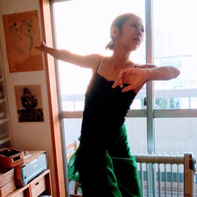 RArtmodel's profile picture. 松本クロッキー会主宰。舞踊家。2000年から美術モデルとして活動。美大、造形大、専門学校、カルチャーセンター、画家や彫刻家のモデルとして活動ののち自身でもクロッキー会を主宰。作家とのエネルギーの交感に毎回充実感を味わう。個人モデルとしても活動中。お仕事承ります。時間、料金等ご相談下さい。