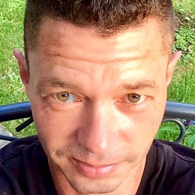 Gedient für all unserer Sicherheit und Veteran. Liebe Europa und die Demokratie. #TeamHabeck, Gitarre und Saxophon 🫶🏻. BLUESKY.: @bergbursch.bsky.social