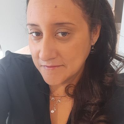 Se eu pudesse deixar algum presente à você, deixaria aceso o sentimento de amar a vida dos seres humanos... Mahatma Gandhi