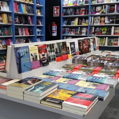 Directorio de editoriales en castellano. Referenciamos las novedades #literarias que nos llegan. Espacio para los libros y referencias para #lectores