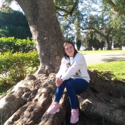 16 Anos 
Solteira e Dísponivel
Escola:Básica de Arrifana 
Data de nascimento aniversário-31/10/2003 🎂
