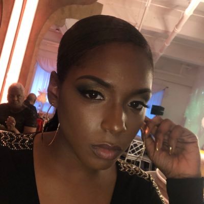 🗣 Content Creator ✍🏽 👩🏽‍💻 Gamer 🎮                  Instagram: @diary._.tips                       👇🏾FB: https://t.co/FsFxLaYvgA 👇🏾