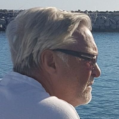 Pressansvarig Södertälje SK Nu inne på min 52:a säsong i klubben 💙💛 Alpint ⛷ ju brantare ju bättre👊 Jakt, Kustjägare i grunden. Twittrar privat.....
