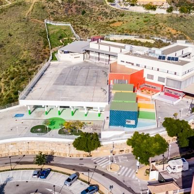 CEIP Syalis es un centro público bilingüe de Educación Infantil y Primaria dependiente de la Junta de Andalucía. Situado en la zona de Los Pacos, en Fuengirola.