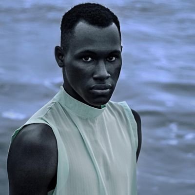 •model | basketball
Só pareço um brasileiro
um preto bem trajado
made in Maranhão
