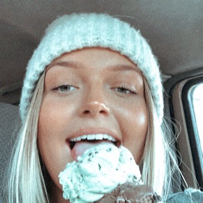 ellie_town's profile picture. -417-