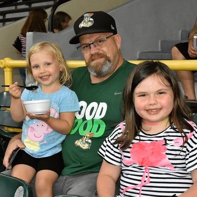 Former Official Scorer/ Gameday Stringer for Class A MWL @lumberkings (@marlins) Enjoys attending Clinton LumberKings games with our 2 daughters.