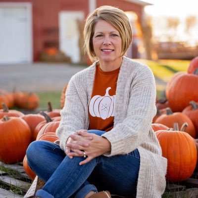 Wife, mother, entrepreneur. VP of @LathamSeeds. Owner of #EnchantedAcresIA. Advocate for ag & rural communities. Traveler. Writer. Book lover. Food enthusiast.