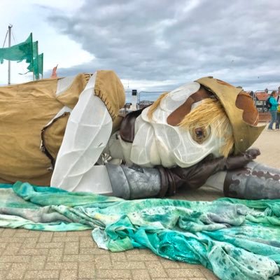 Puppet theatre makers creating shows with environmental awareness by @theatrbydbychan. Large-scale puppets include #cleanseascragen #Brânthegiant