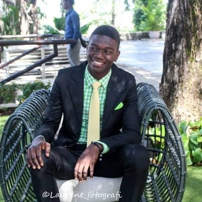 EphraimAndre's profile picture. Je m'adapte facilement, étudiant en administration publique et en économie.
cool, souriant, aimant et coopératif.
membre de CEEH, CAD et de MABTRANS.
UN BATTANT