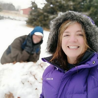 mom, friend, full of shenanigans or ideas(meh), married, software engineer, amazed at animals antics, loves chai tea, looks/finds the shinning light in stuff.