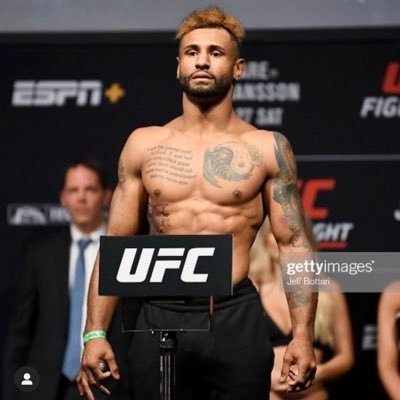 @UFC lightweight 10-2 TAP IN https://t.co/KnAr6mxD1S