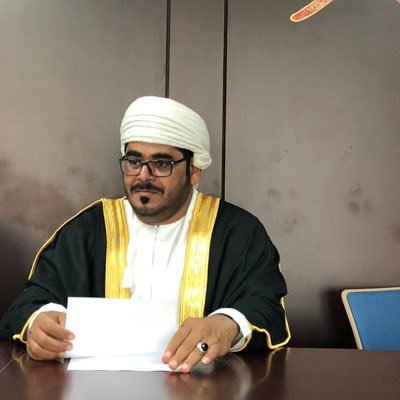 بكالوريوس في القانون محامي معتمد استشارات قانونيه