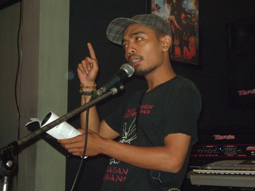 Merokok kretek dgn sopan dan sukacita | bangga punya Tristan dan Canthing