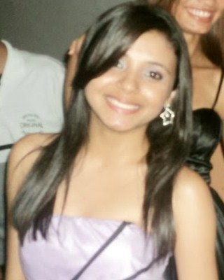 17 anos,Universitária,pisciana,nervosa,ciumenta,amo dançar,cantar,engraçada,as vezes bipolar.
Me segue que sigo devolta =)