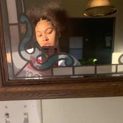 malayssia2's profile picture. • @DaBabydababy 💍 ahhh follow me 😌