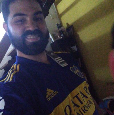 Estudiante de Relaciones Públicas en UM. Trabajo en INTA Castelar-- hincha de Boca Juniors-- y un buen mate es la mejor compañía para comunicarnos