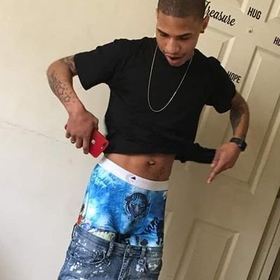 I HAVE A BIG FETISH FOR A DUDE SAGGIN LOW KEY!!