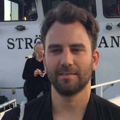 DanneCAndersson's profile picture. Musikälskare med utsökt smak och hemstudiopysslare. Lämnar gladeligen det politiska twitter-träsket åt sitt öde och fokuserar här på musik och populärkultur.