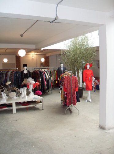 One of London's biggest and cheapest vintage stores, lots of hand-picked vintage clothing.