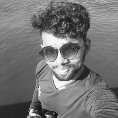 VasukiValluvan's profile picture. #Professional_Photographer📸
#You_become_what_u_belive
சாதி தான் சமுகம் என்றால் வீசும் காற்றில் விசம் பரவட்டும்🔥