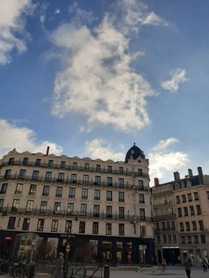 Foufoukarantika's profile picture. Contre les arnaques et les mythos