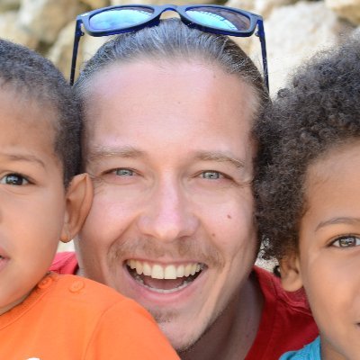 Concepteur pédagogique d'une méthode d'anglais implicite pour les enfants de 6 à 11 ans, qui va transformer cette tranche d'âge en génération bilingue