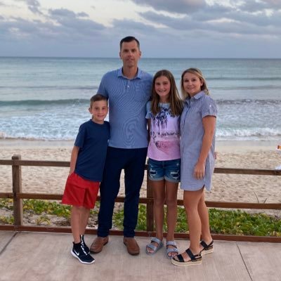 viclaurenza's profile picture. 12x Dad of the year, Trophy Husband