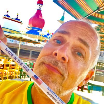 Celebrity Business Manager / Money Expert/LGBT Advocate/Aldo’s husband/Disney fanatic/dog lover/ great guy! @TheDarlingShow @DarlingBusiness @GayMoneyQuikTip