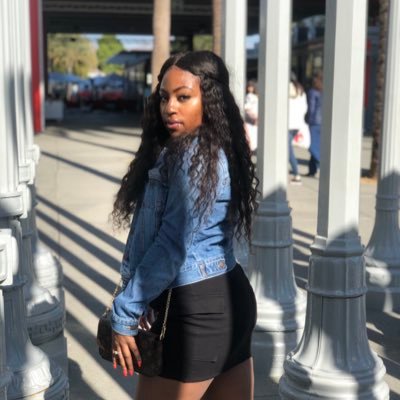 _prettypierra_'s profile picture. Unavailable. UMich Ross Alumna💙💛🎓2020 Detroit🚘AA✈️NYC