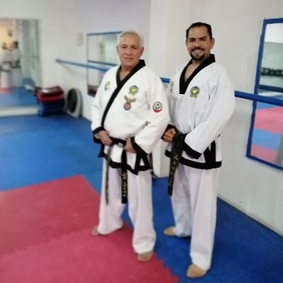 Pdte. AFDEICO
Embajador de la Actividad Física.
Cinta Negra 1er Dan. Moo Duk Kwan.
Licenciado en Educación Física y Deporte.
Promotor y Coordinador Deportivo.