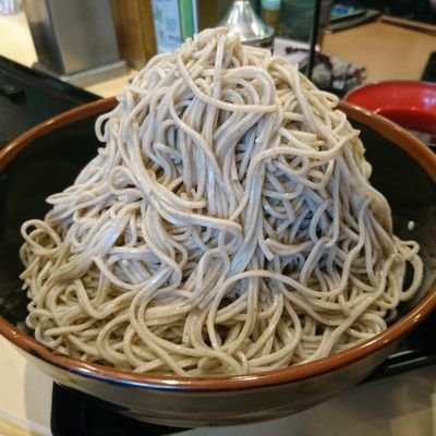 中学生の頃から立ち食いそばを食べ歩き始めて早三十数年…。立ち食いそばを始めラーメンもパスタも麺類全般…米も酒も好き♪  結局食べたいだけな人😂  デカ盛りは衰えが来てるので2kgが限界😅  作るのも好きなのでときどきおうちごはん♪  天安門事件