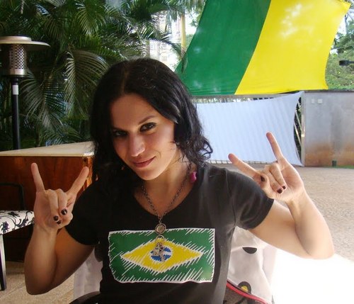 Twitter dedicado à banda italiana Lacuna Coil. @Mayara_Soars
Comu no orkut: http://t.co/hgJhRdM2jJ