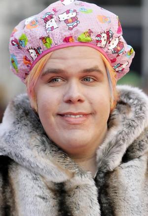 soy perez hilton no pariz hilton bich !!! estoy aqui para criticar a los fakes y no fakes de twitter sin importarme nada !!!!!!!!!!!!!!!!!!!!!!!!!!